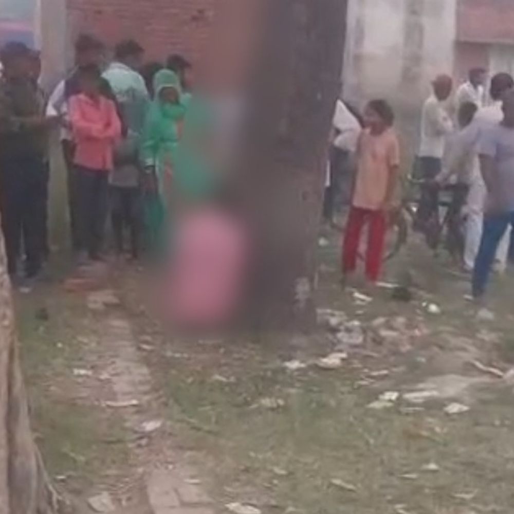 शाहजहांपुर में ठेली चालक ने पेड़ पर लटककर दी जान:खुदागंज में आर्थिक तंगी बनी संभावित कारण, मौके पर पहुंची पुलिस