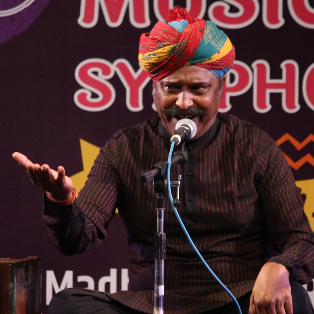 समंदर खान मांगणियार ने लोक संगीत से जीता दिल:‘म्यूजिकल सिम्फनी’ में सजी सूफी-लोक संगीत की महफिल, दृष्टिबाधित कलाकारों की प्रस्तुति होगी खास