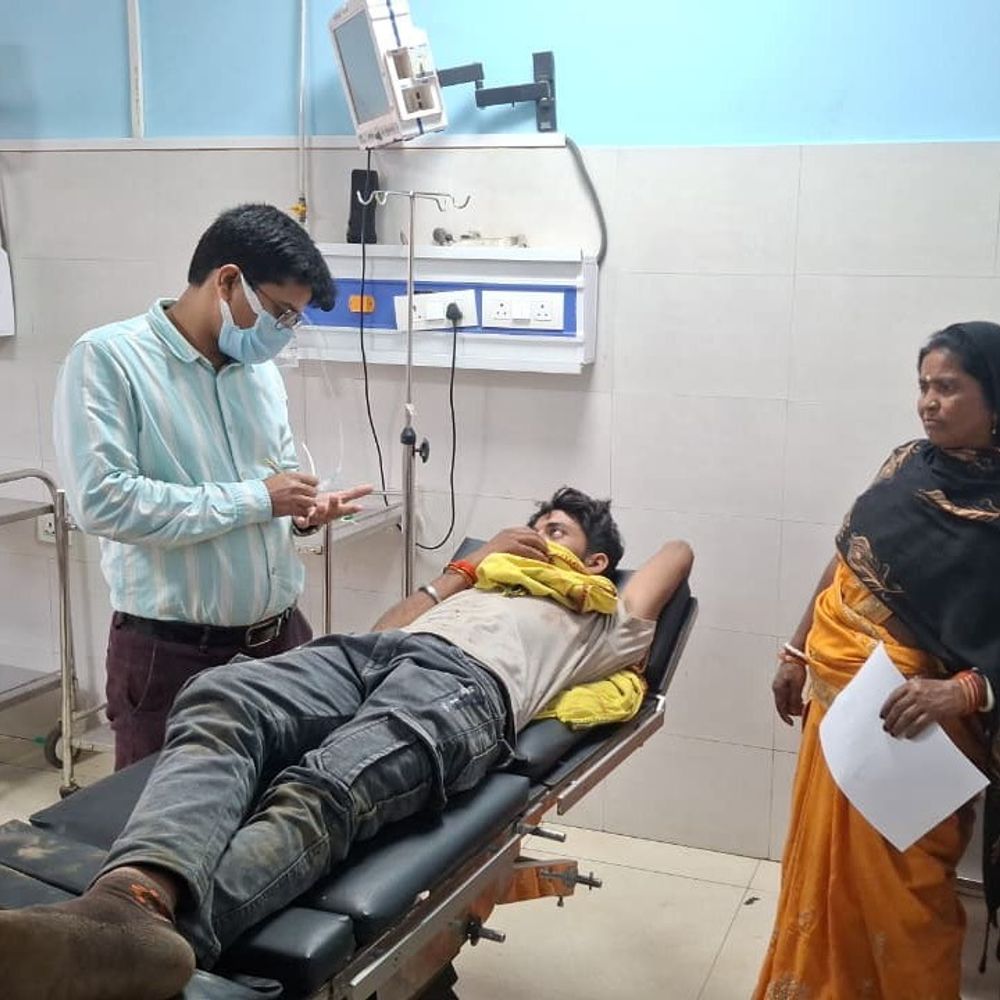 भोजपुर में युवक पर चाकू से हमला:नानी के घर जा रहा था, पुराने विवाद में रास्ते में घेरकर बदमाश ने किया वार