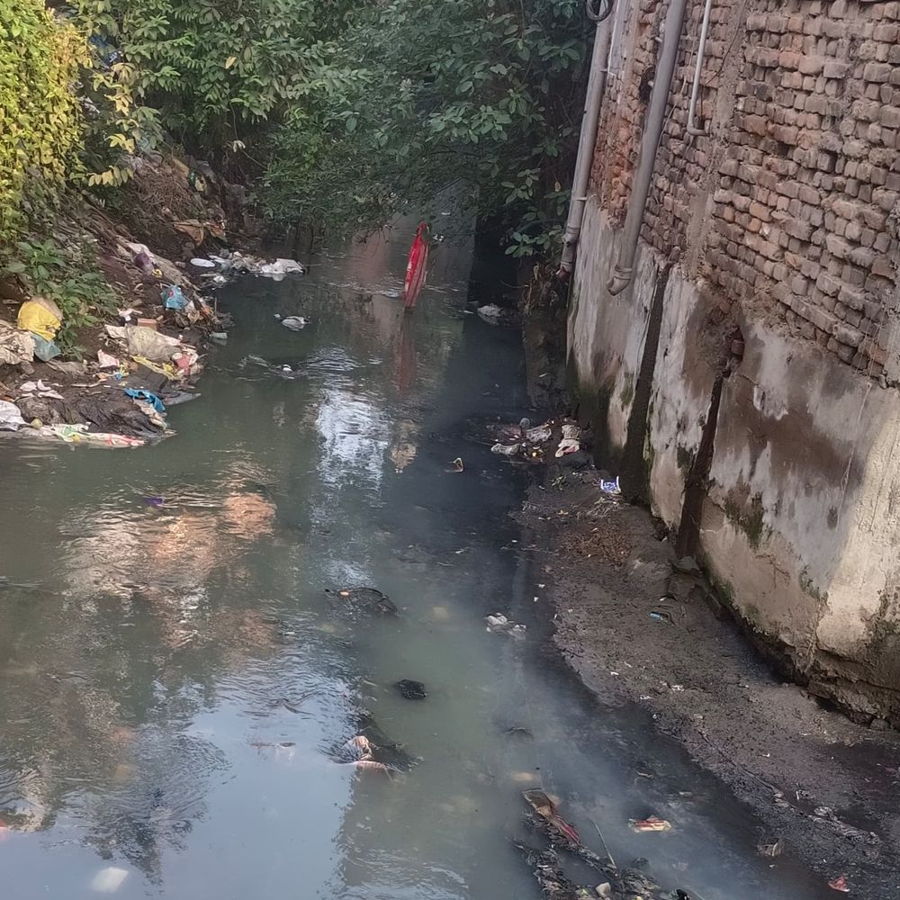 मुजफ्फरपुर में फरदो नाले से युवक का शव बरामद:नशे की हालत में गिरने से मौत की आशंका, पोस्टमार्टम रिपोर्ट से होगा खुलासा; जांच में जुटी पुलिस