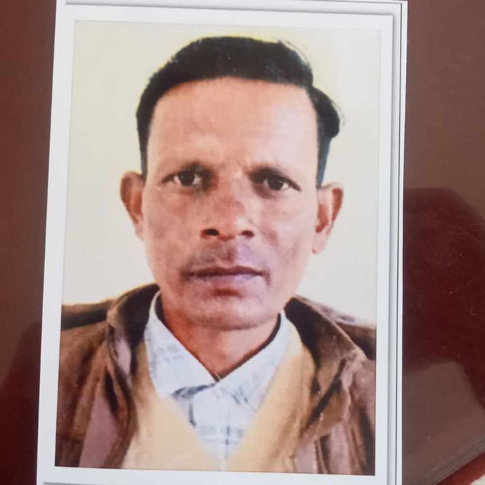 हसनपुर के कीकर जंगल में मिला लापता किसान का शव:प्लास्टिक की रस्सी से लटका हुआ था, मुंह पर खून के निशान दिखे