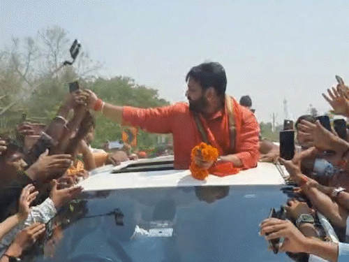 पावर स्टार पवन सिंह आज औरंगाबाद आएंगे:रफीगंज में जनसभा चुनावी को करेंगे संबोधित; जदयू प्रत्याशी प्रमोद कुमार सिंह के लिए वोट मांगेंगे