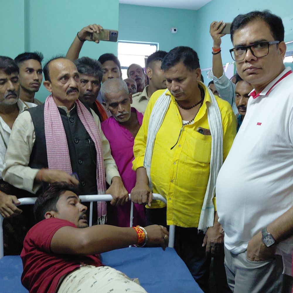 खगड़िया में RJD कार्यकर्ता की पिटाई का आरोप:राजद प्रत्याशी डॉ. संजीव कुमार ने प्रशासन पर चुनावी साजिश का आरोप लगाया