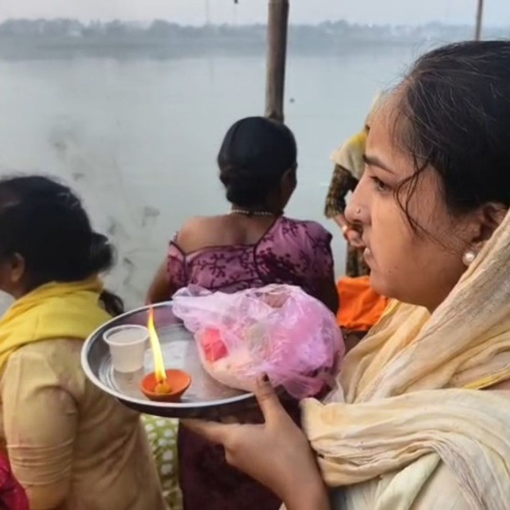 कार्तिक पूर्णिमा पर लाखों श्रद्धालुओं ने संगम में किया स्नान:स्कंद पुराण के अनुसार, स्नान से मिलती है मोक्ष की प्राप्ति