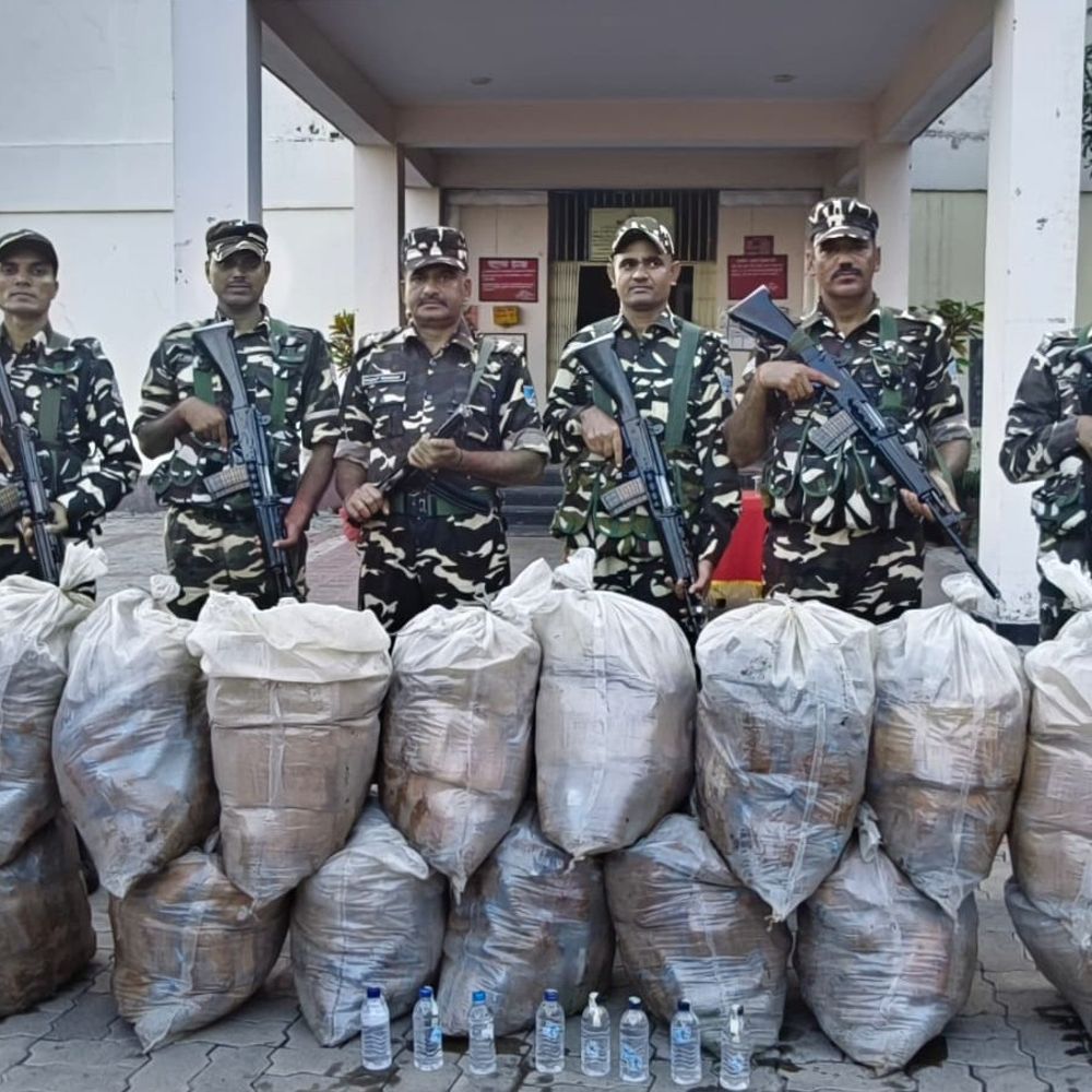 1380 बोतल नेपाली शराब जब्त, तस्कर कोसी नदी में कूदा:सुपौल में SSB ने कोसी नदी के रास्ते हो रही तस्करी पकड़ी