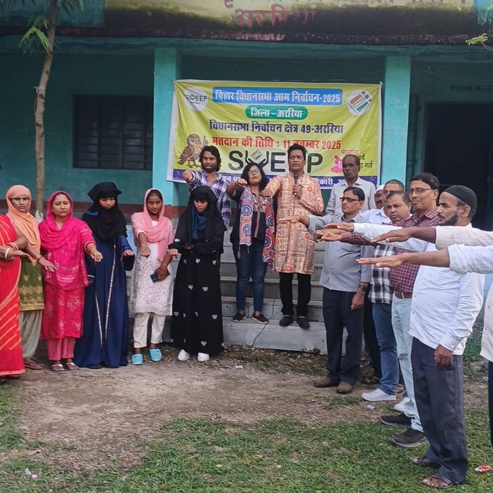 अररिया में 11 नवंबर को मतदान:SWEEP अभियान से मतदाताओं में बढ़ रहा उत्साह, रंगोली बनाकर वोटिंग का दिया संदेश