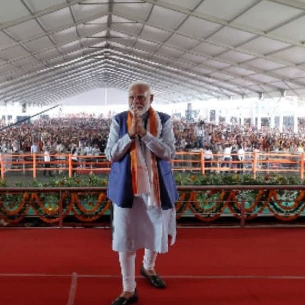 पीएम मोदी की जनसभा की तैयारियां तेज:चनपटिया के कुड़िया कोठी में बन रहा विशाल पंडाल-हेलीपैड, 5 लाख लोगों के बैठने की व्यवस्था