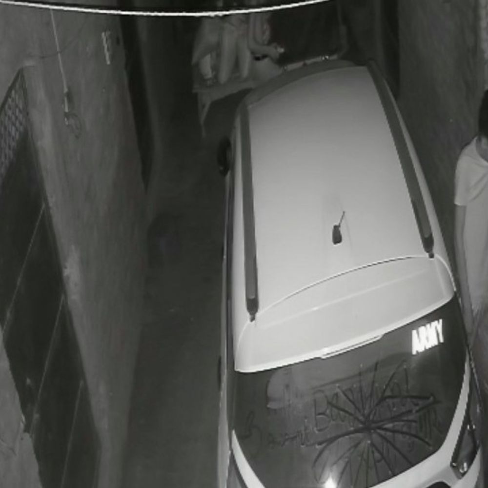 भागलपुर में बंद दुकान में चोरी, वारदात सीसीटीवी में कैद:20 हजार कैश समेत कीमती सामान ले उड़े चोर; दुकानदार खाना खाने घर गए थे