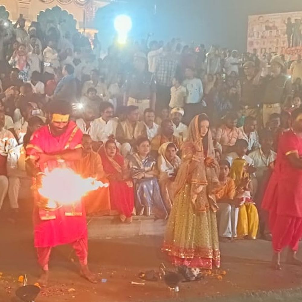 देवरिया में कुशहरी महोत्सव का आगाज:गंडक तट पर गंगा आरती, लोकसंस्कृति का संगम