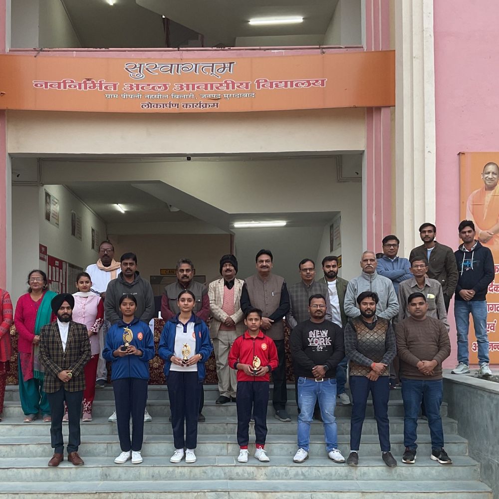 मुरादाबाद अटल आवासीय विद्यालय में तकनीकी नवाचार उत्सव:’टेक्नोलॉजी के रंग’ चार्ट पेपर प्रतियोगिता का आयोजन