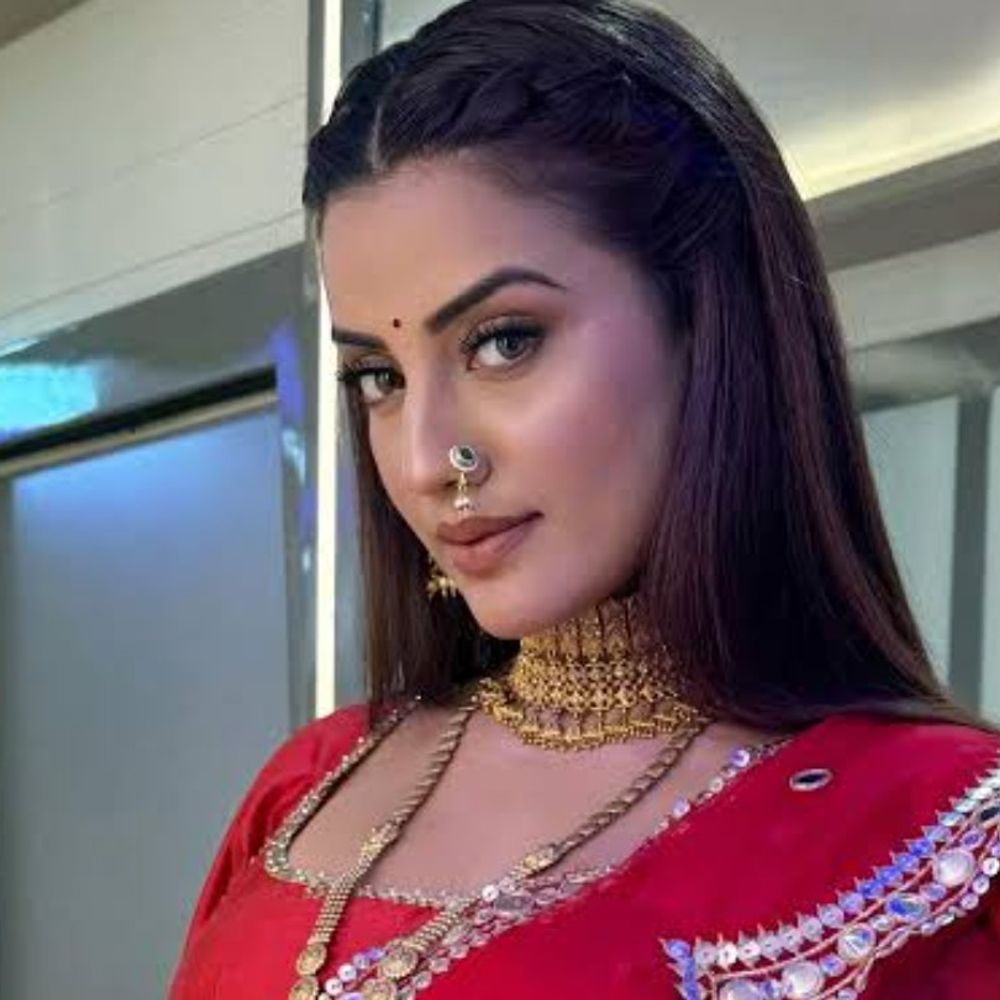 अक्षरा सिंह आज मझौलिया-बेतिया में करेगी रोड शो:निर्दलीय प्रत्याशी रोहित सिकारिया के समर्थन में प्रचार, रेणु देवी से मुकाबला