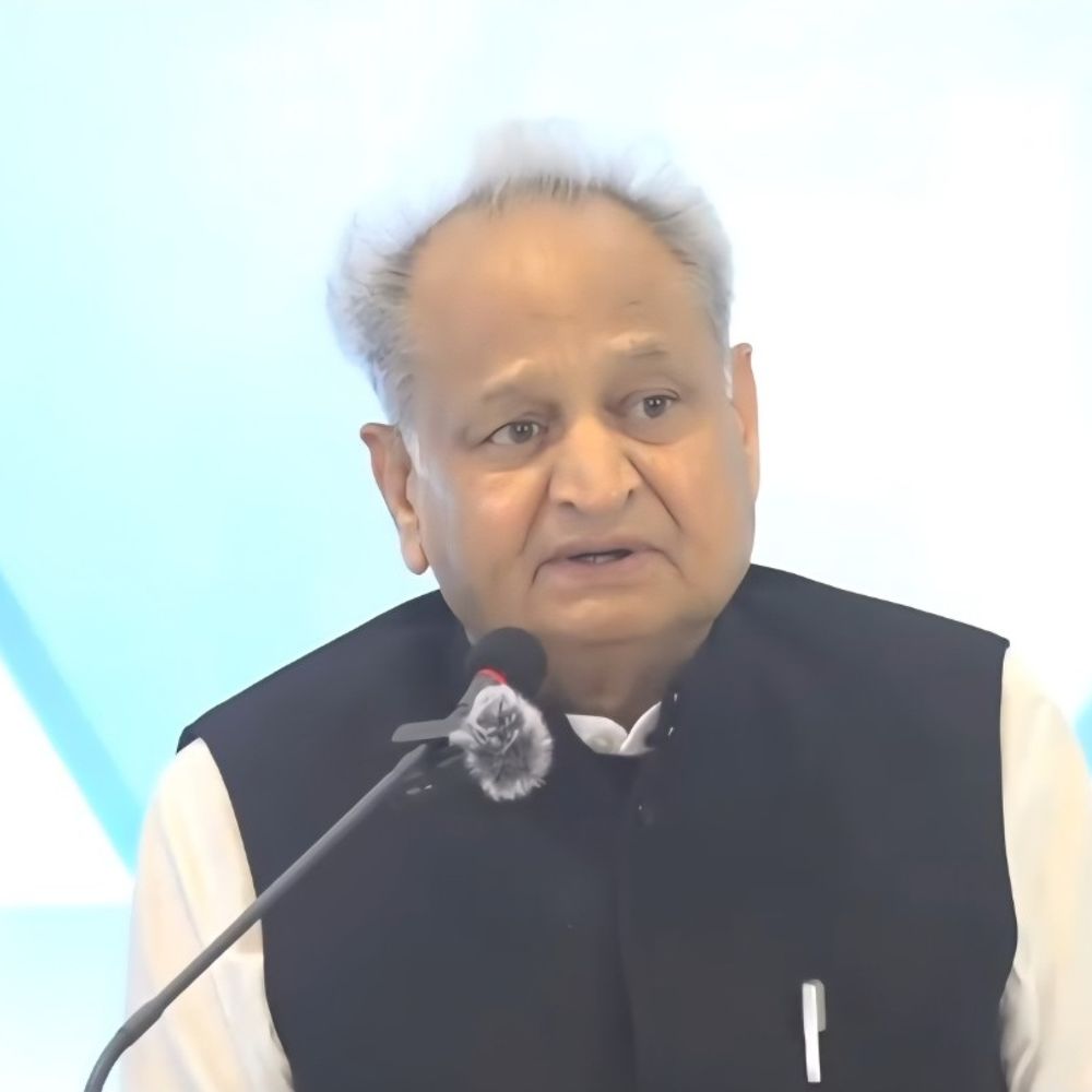 बिहार की तस्वीर और नसीब बदलने का यही अवसर:अशोक गहलोत ने कहा- तेजस्वी को मुख्यमंत्री बनाइए, उन्हें चिंता रहेगी की वादा निभाना है