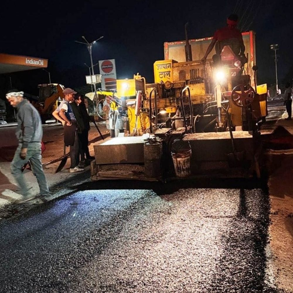 डिप्टीसीएम साव के निर्देश पर मुंगेली में सड़क मरम्मत शुरू:पड़ाव चौक से लोरमी रोड बायपास मार्ग पर बी.टी. पैच रिपेयर कार्य