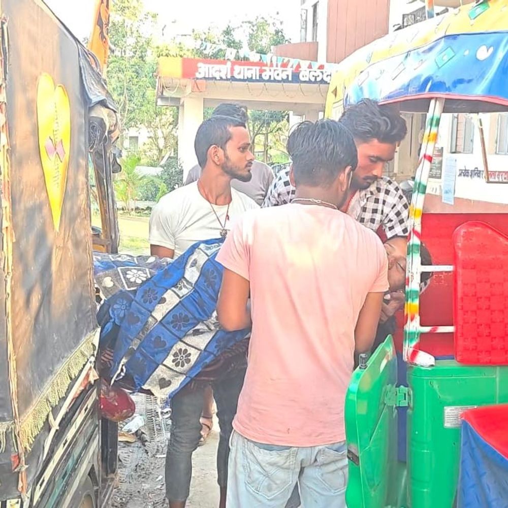 गर्भवती महिला का शव पानी भरे गड्ढे से मिला:पति और ससुराल वालों पर हत्या का आरोप, बेलदौर थाना की पुलिस जांच में जुटी