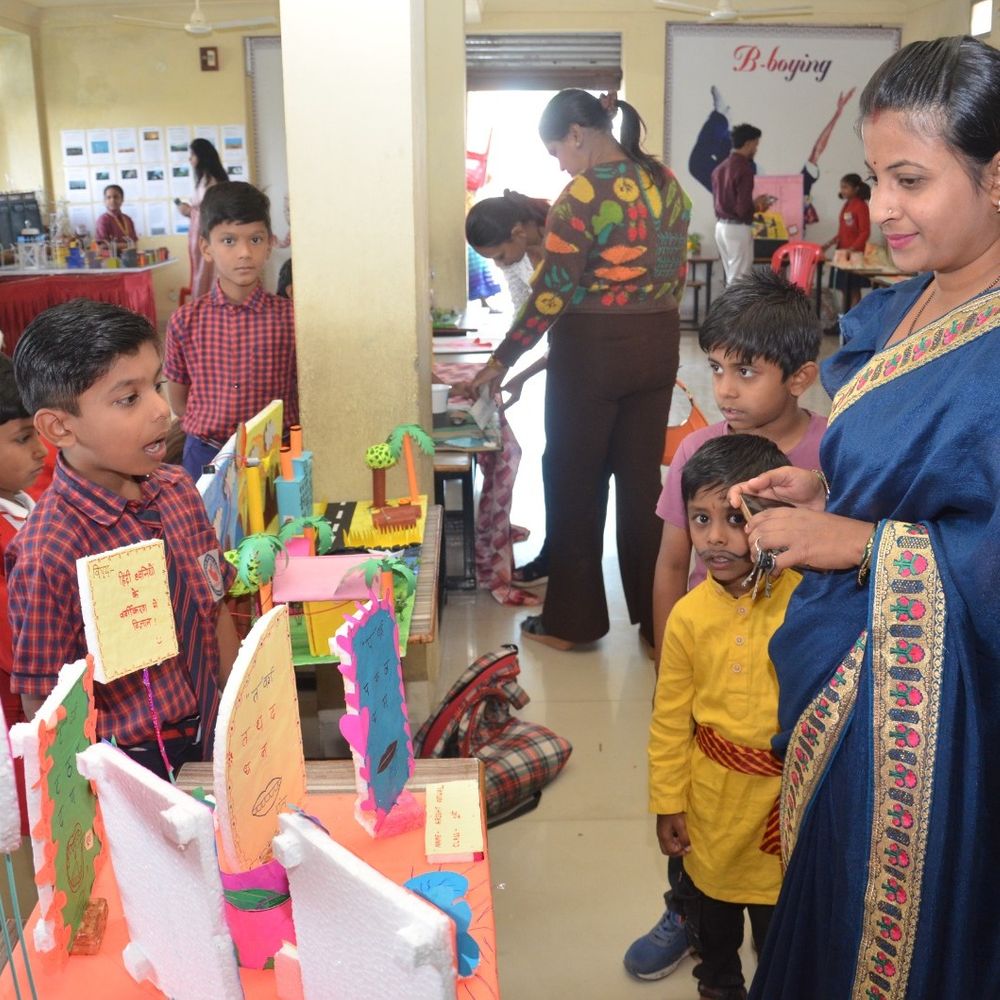 बचपन स्कूल में विज्ञान प्रदर्शनी का आयोजन:राजनांदगांव में नन्हें बच्चों ने प्रस्तुत किए ज्ञानवर्धक और रचनात्मक मॉडल