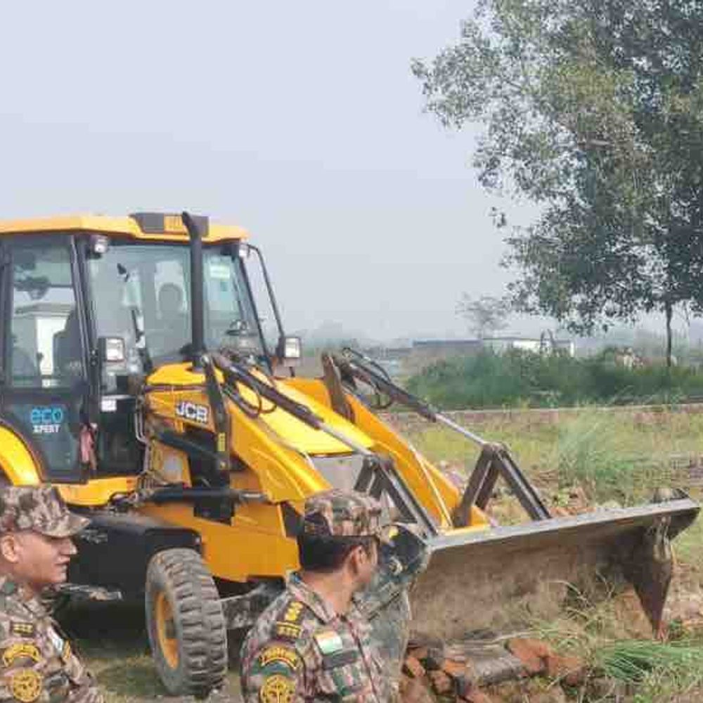 गोरखपुर में चला GDA का बुलडोजर:दो कॉलोनियां की गई ध्वस्त, 4.50 एकड़ भूमि से हटाया कब्जा