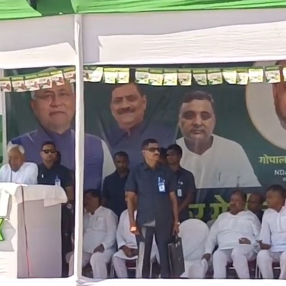 किशनगंज में सीएम नीतीश कुमार लालू यादव पर बरसे:बोले – ‘लालू ने सिर्फ परिवार को बढ़ाया, अपनी पत्नी को मुख्यमंत्री बनाया’