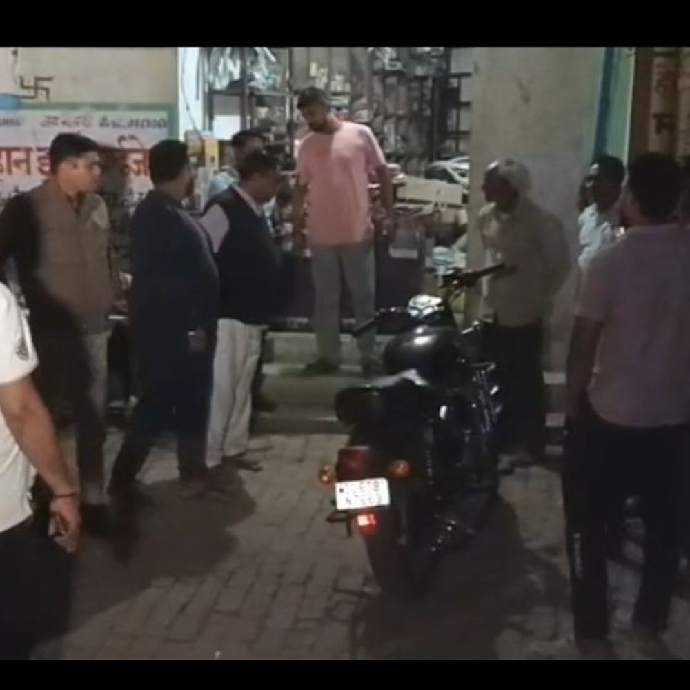 बागपत में डिवाइडर से टकराई बाइक, दो युवक की मौत:दिल्ली-सहारनपुर हाईवे पर हुआ हादसा, जांच में जुटी पुलिस