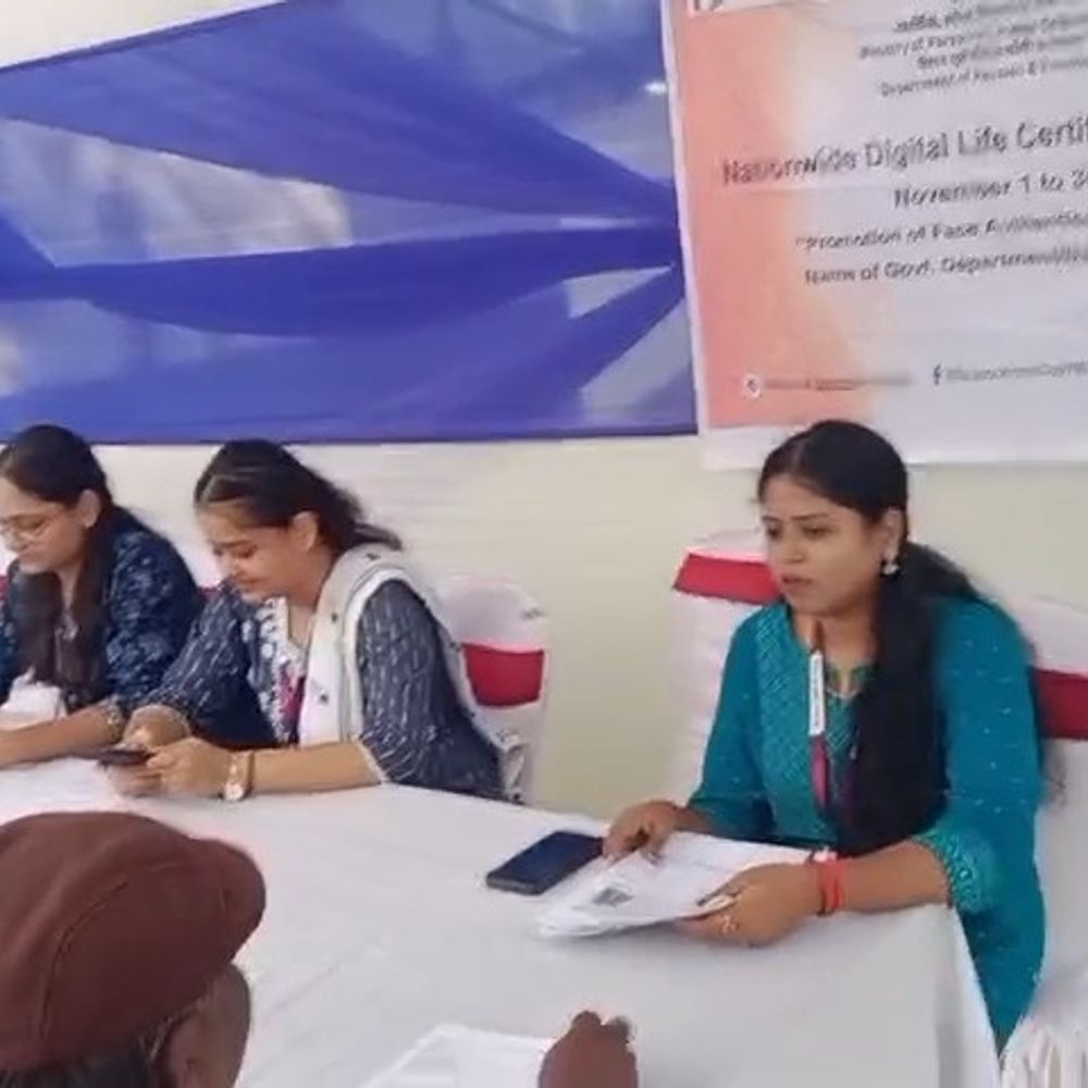 एसबीआई का ‘डिजिटल लाइफ सर्टिफिकेट’ कैंप:2 दिनों में 200 से अधिक पेंशनर्स ने बैंक जाकर प्रमाण पत्र जमा किया