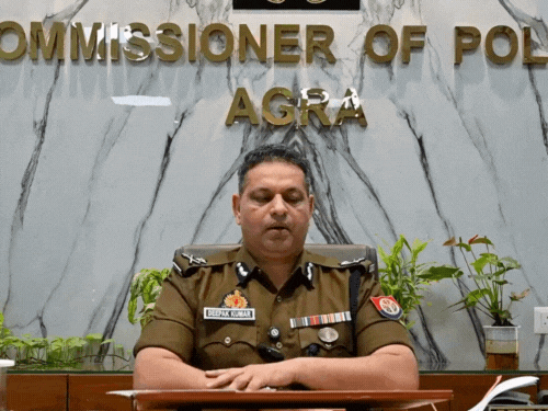 आगरा पुलिस कमिश्नर-चौराहा पर खड़ा न करें वाहन, होगा चालान:वीडियो मैसेज जारी किया, वेडिंग सीजन में जाम की समस्या से निजात का बताया प्लान