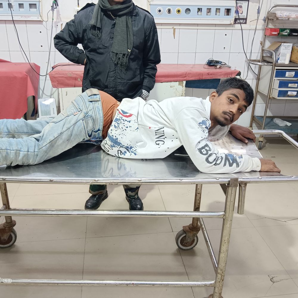 पिकअप को ट्रक ने मारी टक्कर, 2 घायल पटना रेफर:जमुई-लखीसराय मेन रोड पर एक्सीडेंट, पश्चिम बंगाल से मवेशी लेकर लखीसराय लौट रहा था