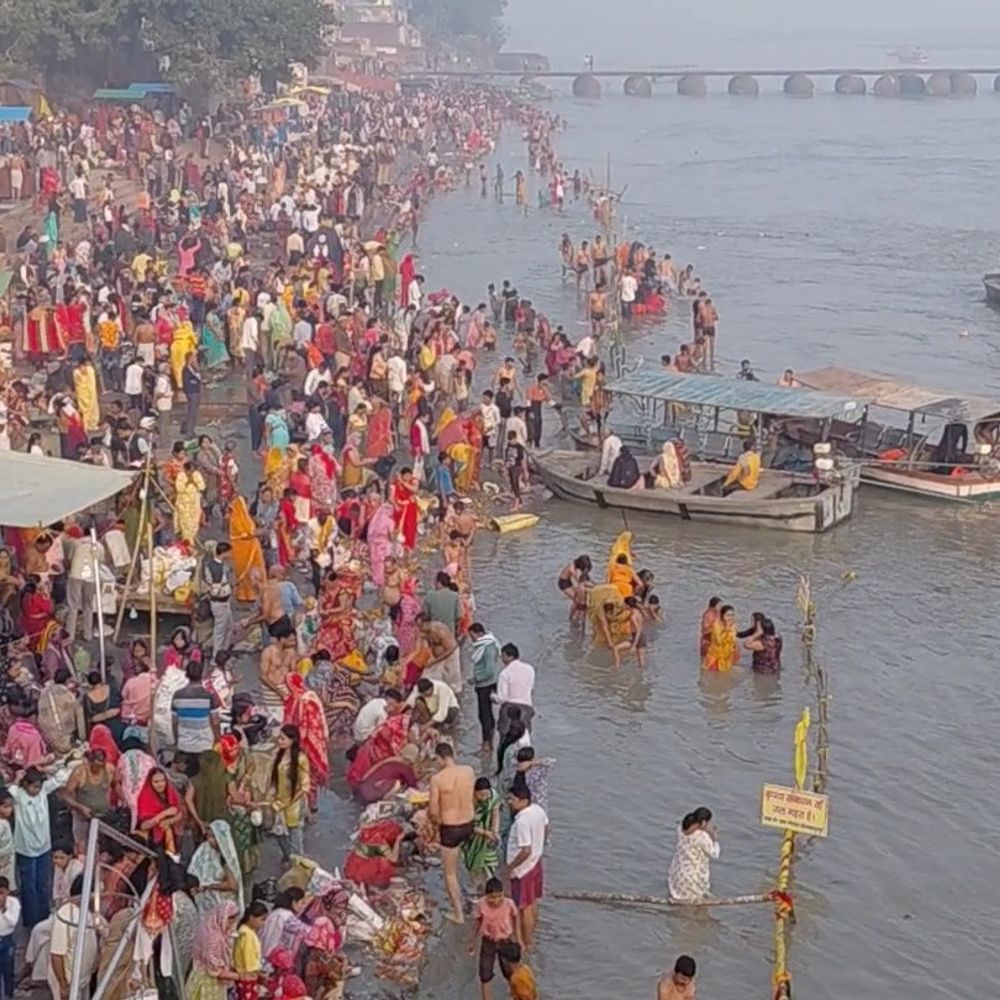 कार्तिक पूर्णिमा पर हजारों श्रुद्धालुओं ने लगाई डुबकी:सुरक्षा के पुख्ता इंतजाम, देर शाम तक चलेगा गंगा स्नान