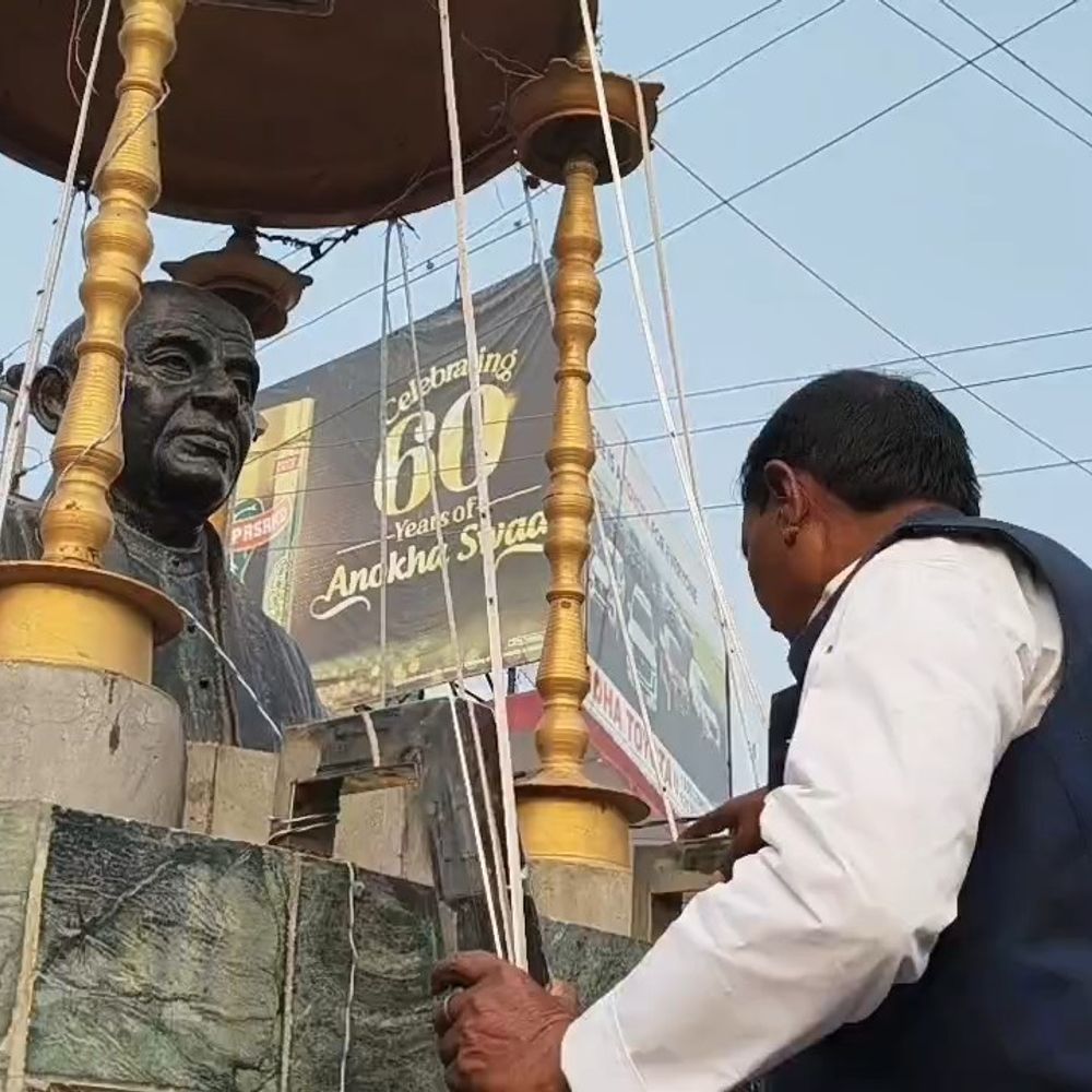 भभुआ में सरदार पटेल जयंती पर पैदल मार्च:विधायक भरत बिंद ने दिखाई हरी झंडी, छात्रों-ग्रामीणों ने लिया हिस्सा