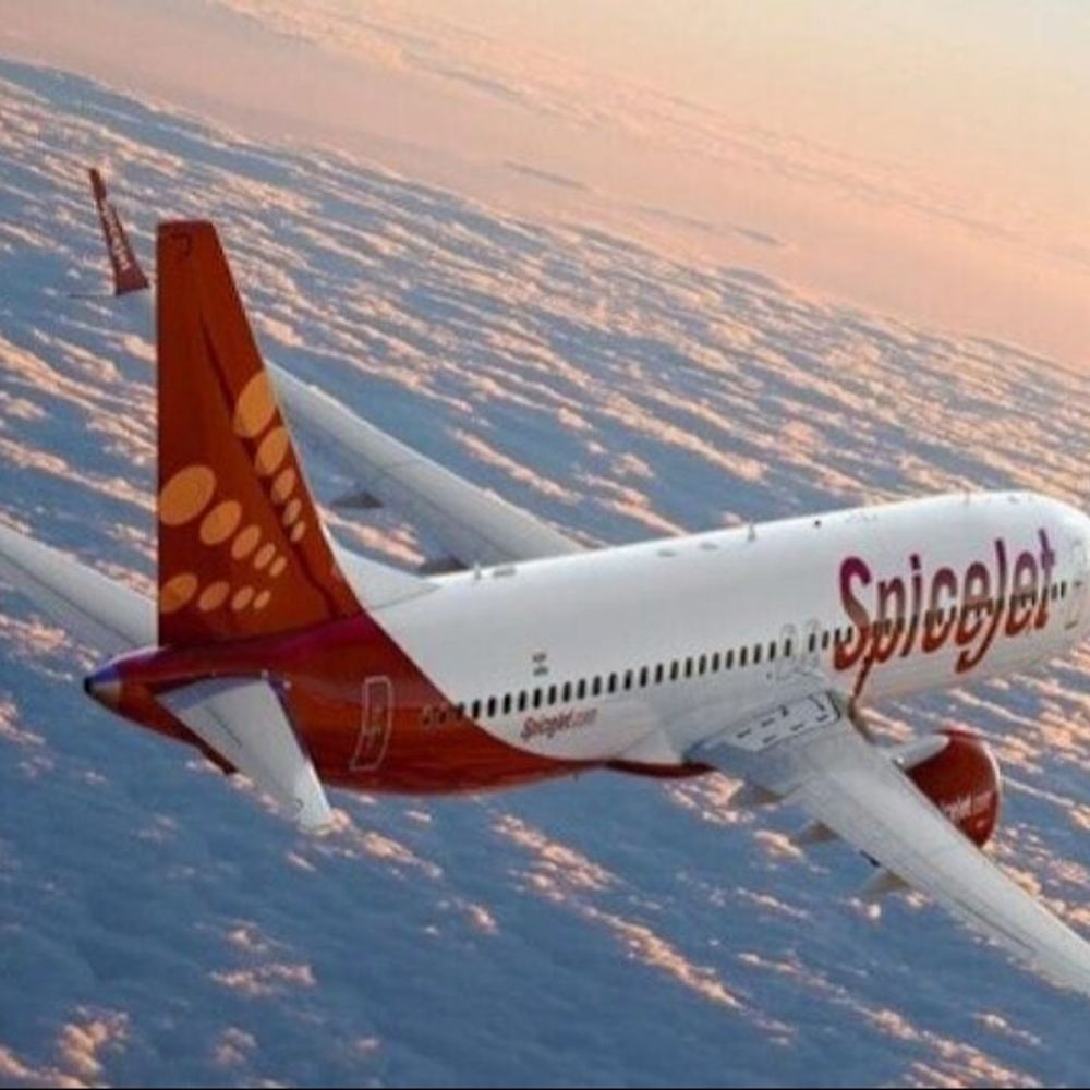 स्पाइसजेट का घाटा 35% बढ़कर ₹621 करोड़ हुआ:जुलाई-सितंबर तिमाही में रेवेन्यू 13% घटा; इस साल शेयर 37% गिरा
