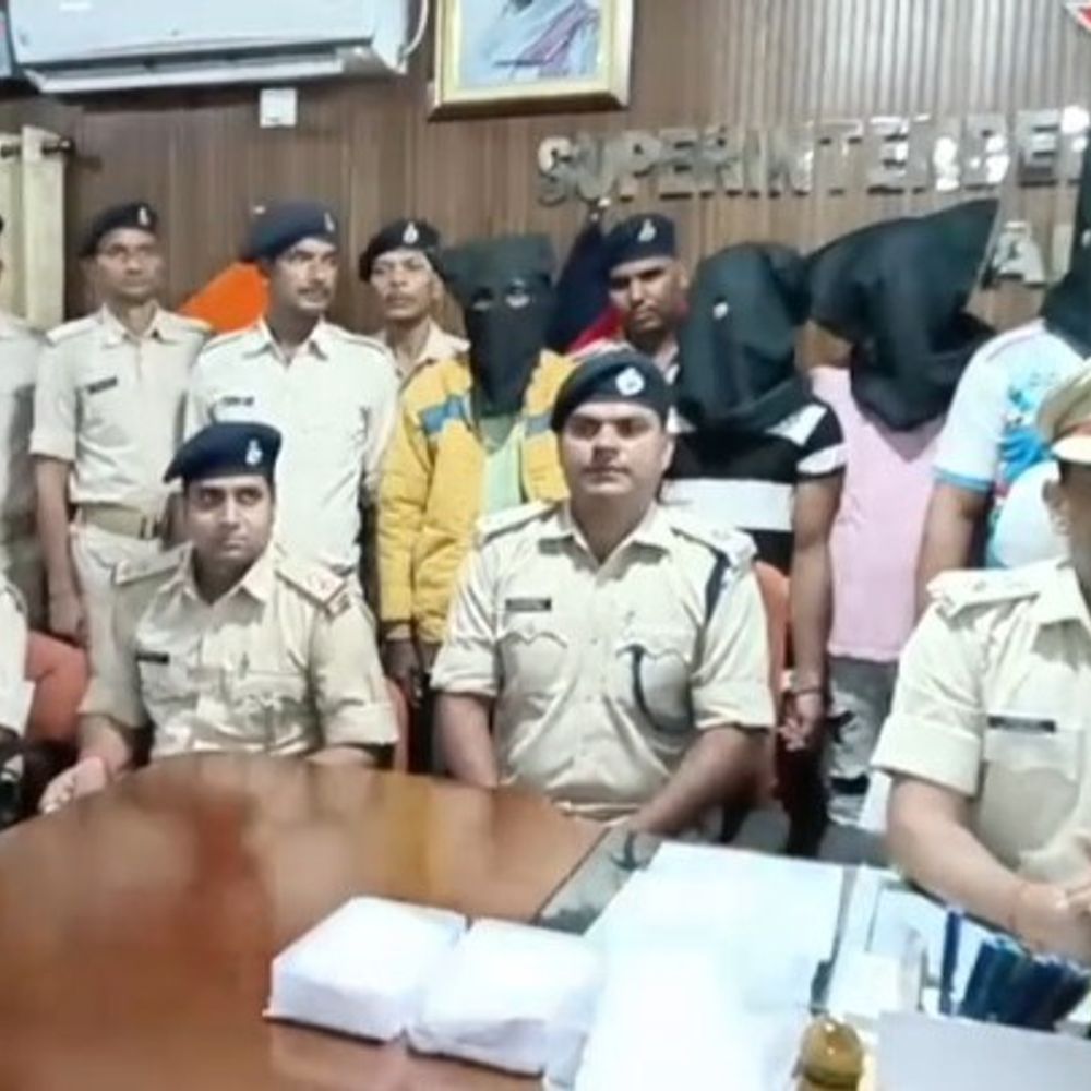 साइबर अपराधियों के अपहरण गिरोह का पर्दाफाश:जामताड़ा पुलिस ने 5 को किया गिरफ्तार, हथियार-वाहन बरामद