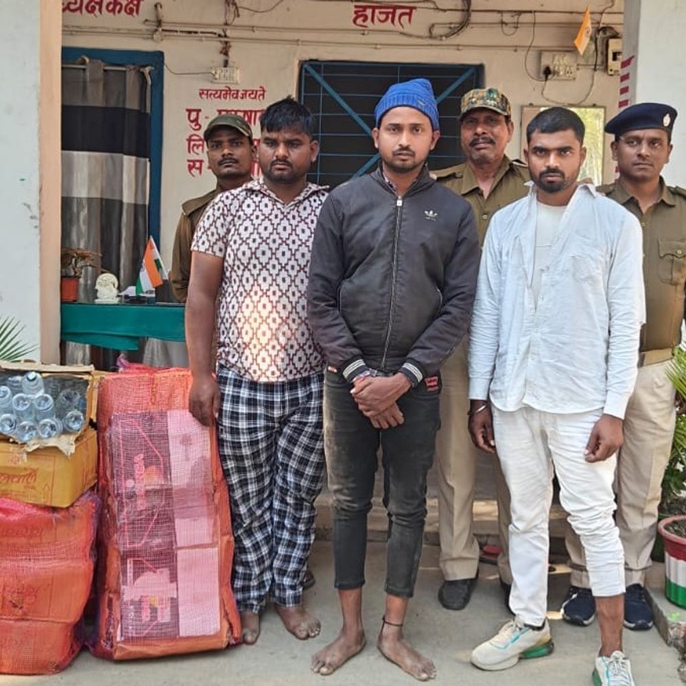 सुपौल में 1050 बोतल नेपाली शराब जब्त, तीन अरेस्ट:स्विफ्ट कार में नेपाल से लाई जा रही थी खेप, पुलिस ने ओवरटेक कर पकड़ा