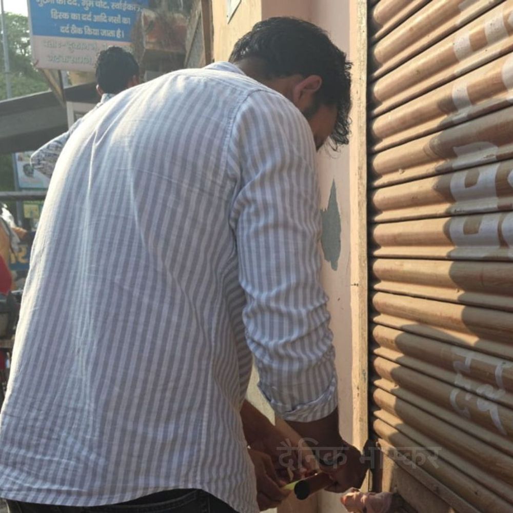 हांसी नगर परिषद ने सील की दो प्रॉपर्टी:डेढ़ लाख का टैक्स बकाया, बार-बार नोटिस भेजने पर भी नहीं कराया जमा