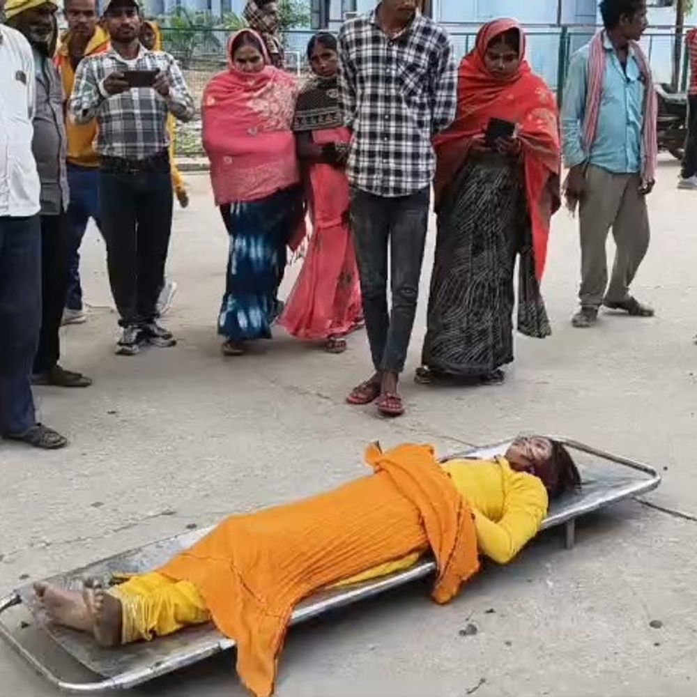 कैमूर में पेड़ से लटका मिला नाबालिग का शव:शादी से पहले प्रेमी के घर गई थी, परिजनों ने हत्या का आरोप लगाया