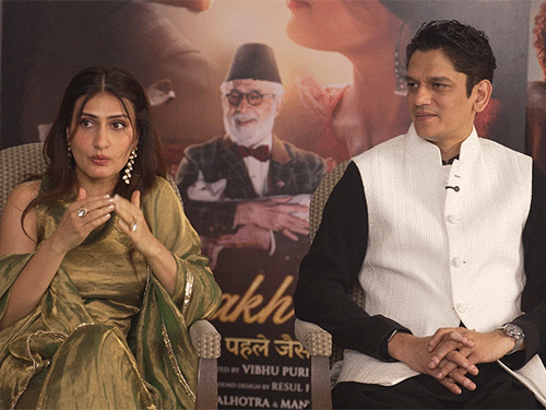 ‘गुस्ताख इश्क’ में दिखेगा 90’s वाला प्यार:विजय वर्मा बोले- रोमांटिक हीरो बनकर लौट रहा हूं, फातिमा ने नसीरुद्दीन संग अनुभव बताया सीखने जैसा