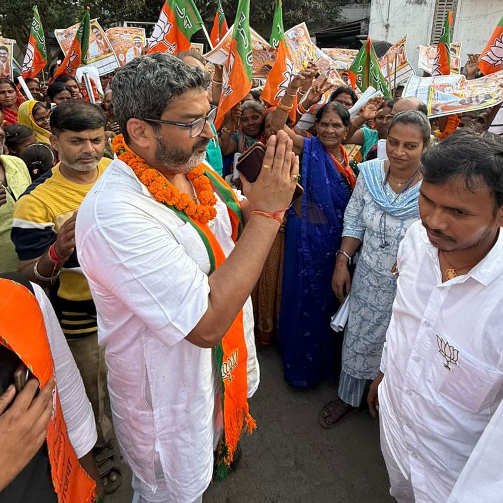 NDA प्रत्याशी मनोज शर्मा को मिल रहा महिला समर्थन:घर-घर जाकर मतदाताओं से कर रहें हैं वोट की अपील