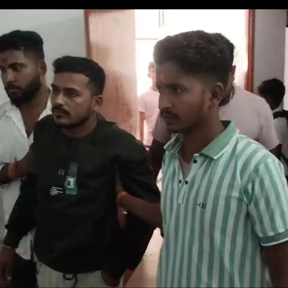 देवघर में गोलीबारी, एक व्यक्ति गंभीर रूप से घायल:मोहनपुर के अघनुवान गांव में हुई वारदात, पुरानी रंजिश के एंगल से जांच जारी