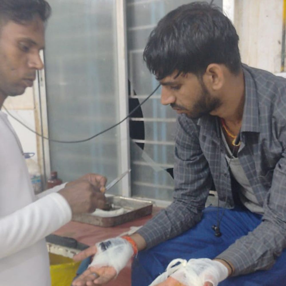 जमुई में युवक से लूटपाट, पिस्टल दिखाकर मारपीट:सिकंदरा मार्ग पर बाइक, बैग और अंगूठी लूटी; काम कर के लौट रहा था