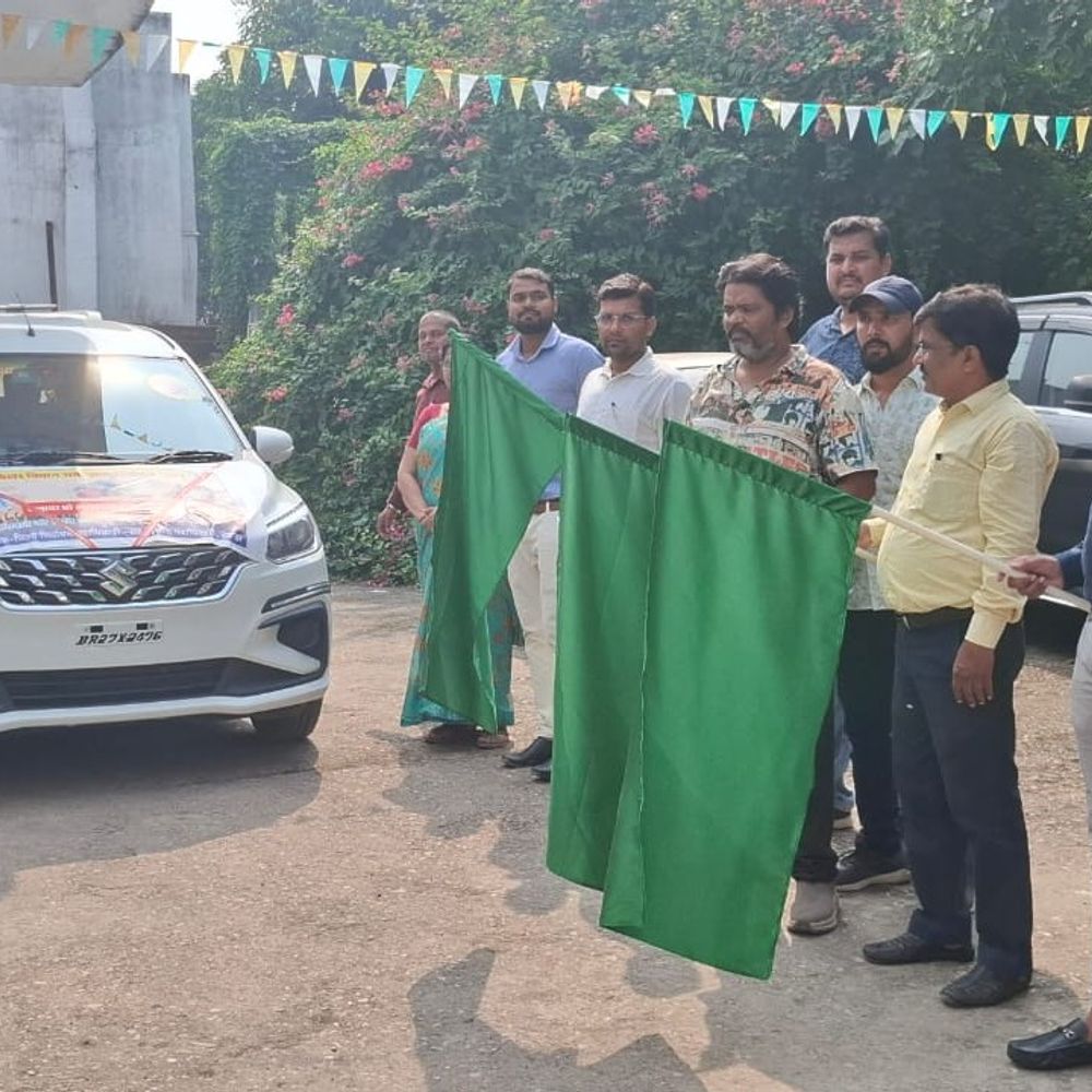 नवादा में मतदाता जागरूकता अभियान:स्वीप कार्यक्रम के तहत हुआ आयोजन, हरी झंडी दिखाकर वाहन रवाना किया गया