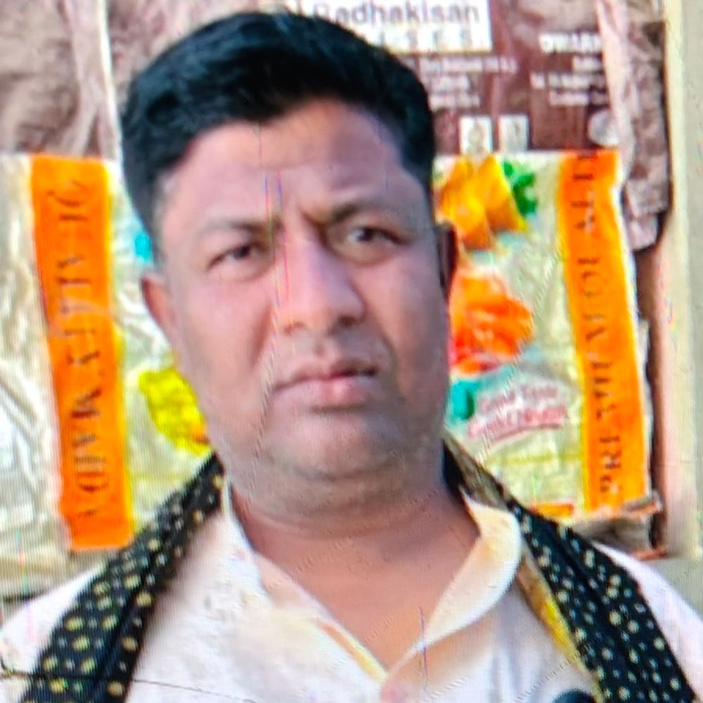 हाथरस में सड़क हादसा, एक युवक की मौत:कार ने बाइक सवारों को मारी टक्कर, एक गंभीर घायल