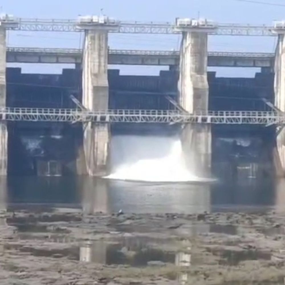 सिवनी के संजय सरोवर बांध का एक गेट खुला:बेनगंगा नदी में पानी छोड़ा जा रहा, जलस्तर बढ़ा