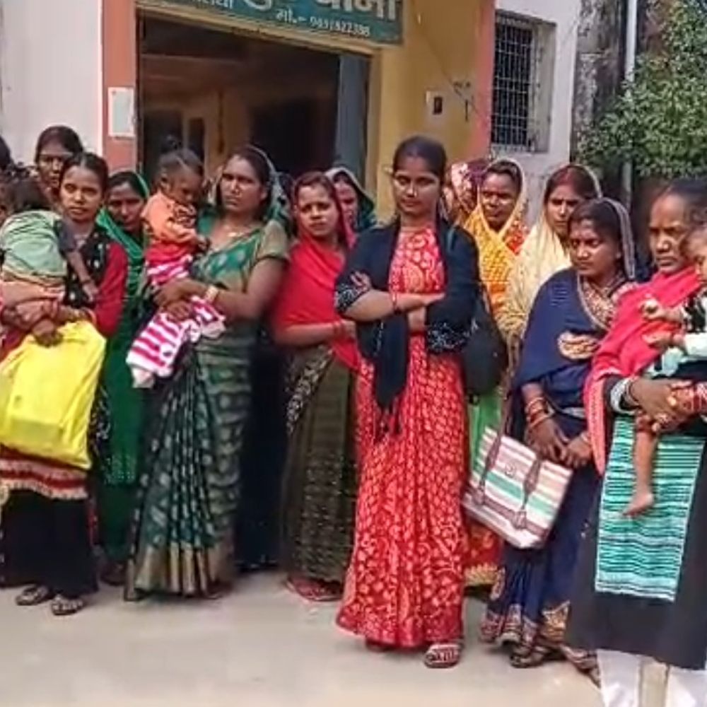 चौकीदार पुत्र ने ट्रस्ट के नाम पर महिलाओं को ठगा:नौकरी देने के नाम पर 40 लाख वसूले, काम कराकर नहीं दिया वेतन