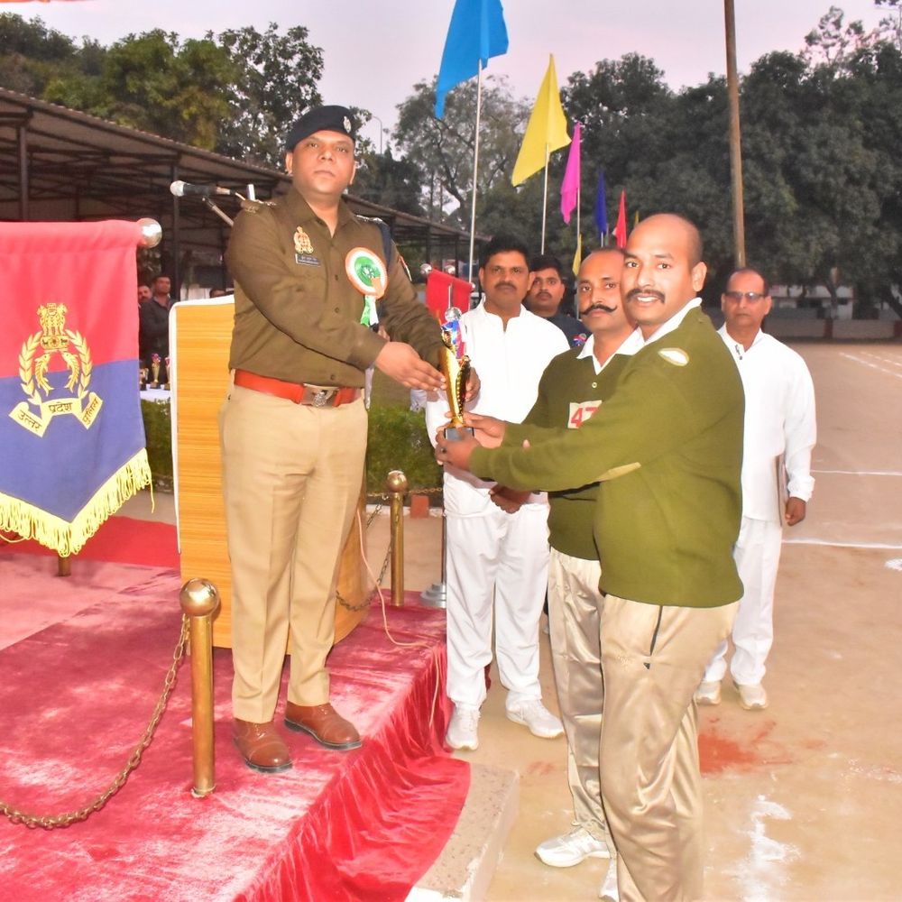 सुलतानपुर पुलिस लाइन में रिक्रूट्स के लिए खेल प्रतियोगिता:SP बोले- खेल पुलिस सेवा के लिए आवश्यक, त्वरित निर्णय- टीम भावना को करती है विकसित