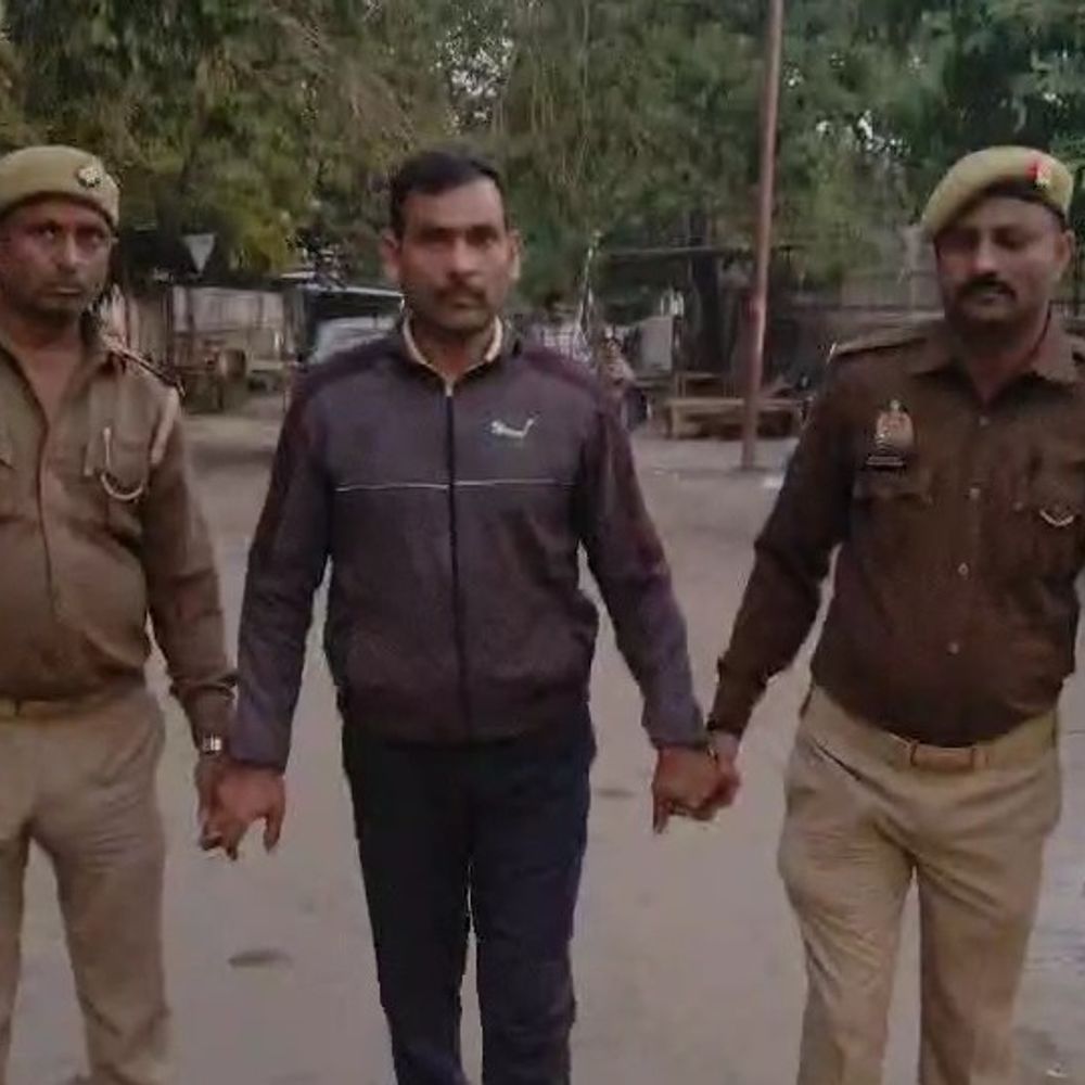 गोंडा में 15 हजार का इनामी गैंगस्टर गिरफ्तार:कोर्ट ने भेजा जेल, गोवंश तस्करी के मामले में दर्ज है गैंगस्टर एक्ट का मुकदमा