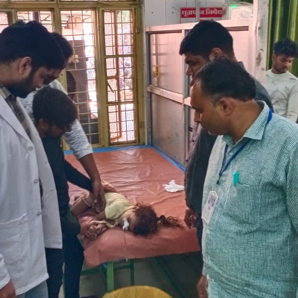 महिला ने 2 बच्चों को पाइजन देकर खुद भी खाया:कैरेक्टर पर पति करता था शक, ललितपुर से तीनों झांसी रेफर