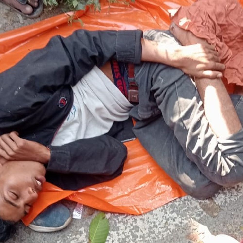 मधुबनी: 112 टीम पर युवक को पीटकर फेंकने का आरोप:पेड़ा चौक पर बेहोश मिला, लोगों ने सड़क जाम की