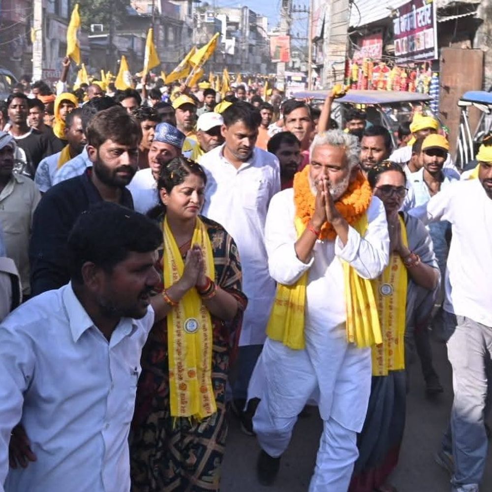 जन सुराज पार्टी प्रत्याशी किशोर कुमार का रोड शो:सहरसा में समर्थकों के साथ पैदल किया जनसंपर्क, बदलाव का दावा