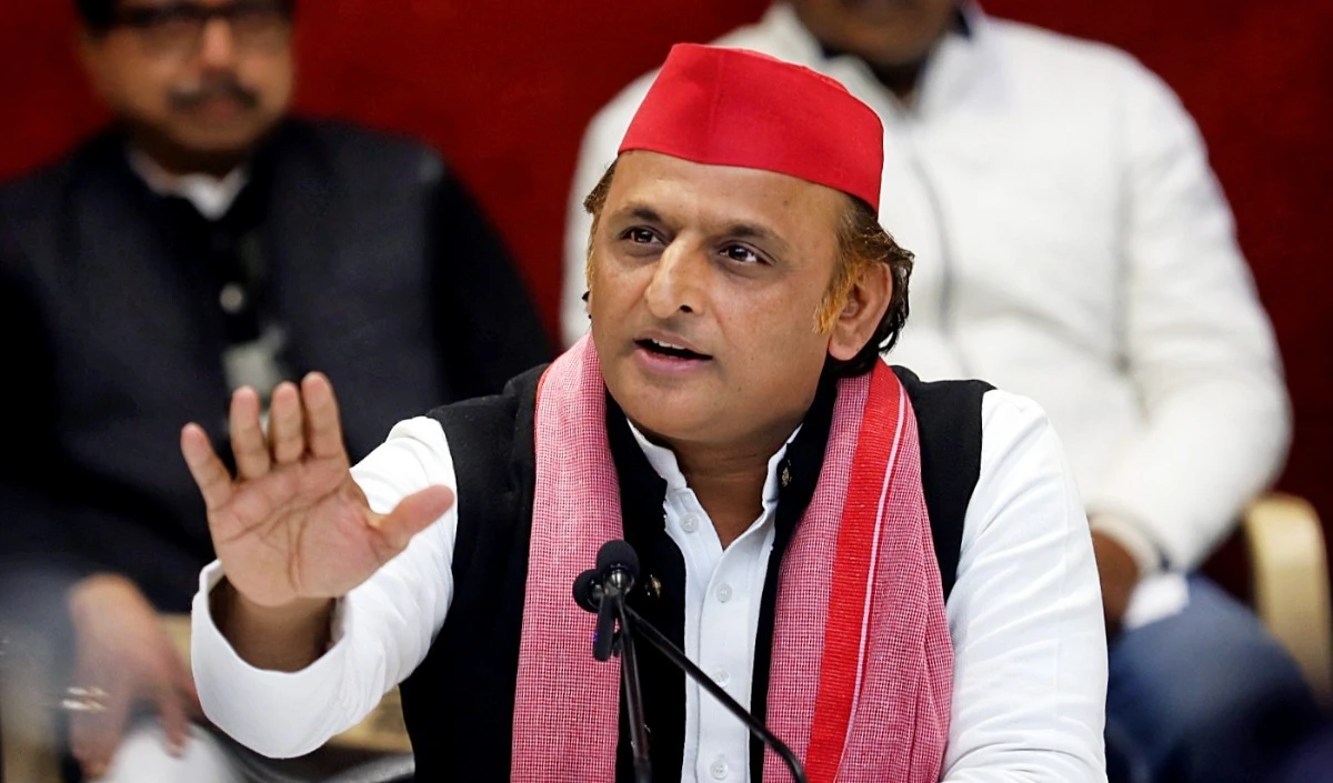 Akhilesh Yadav ने निर्वाचन आयोग से मृत अधिकारियों के परिजनों के लिए एक करोड़ रुपये मुआवजा देने की मांग की