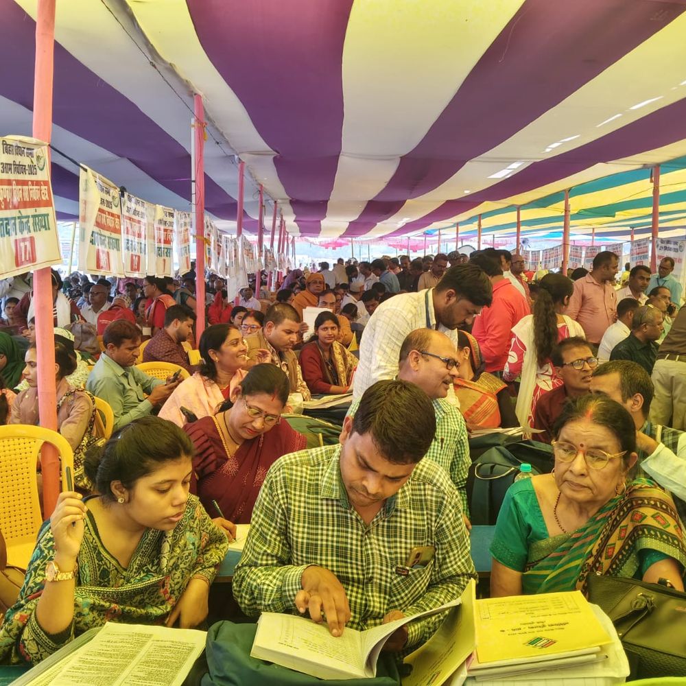 मतदान कर्मियों ने रेवतिथ डिस्पैच सेंटर पर दिया योगदान