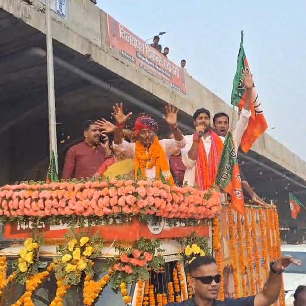 गोपालगंज में दिल्ली CM रेखा गुप्ता का रोड शो:बोली – मुख्यमंत्री नीतीश कुमार के नेतृत्व में बिहार में महिलाएं सशक्त हुई