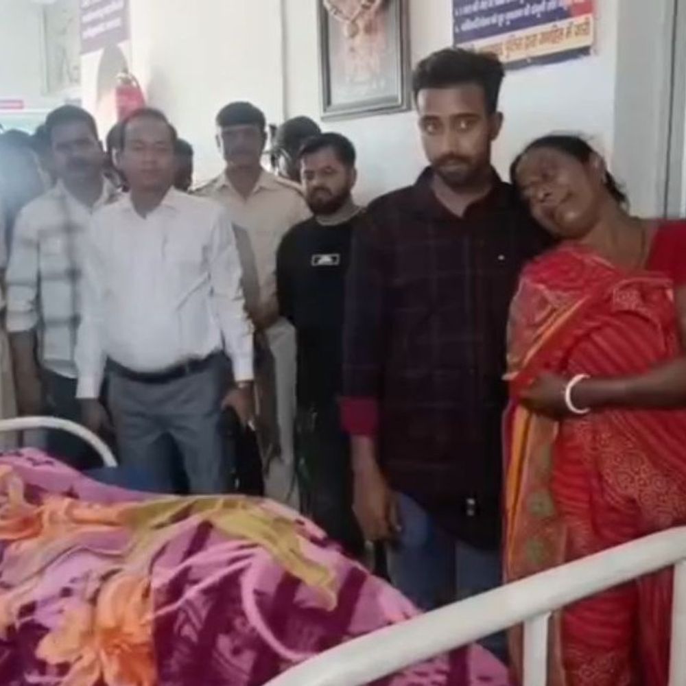 धनबाद में प्रसूता की मौत, डॉक्टर पर लापरवाही का आरोप:आक्रोशित परिजन शव लेकर अस्पताल पहुंचे, हंगामा; डॉक्टर-स्टाफ फरार
