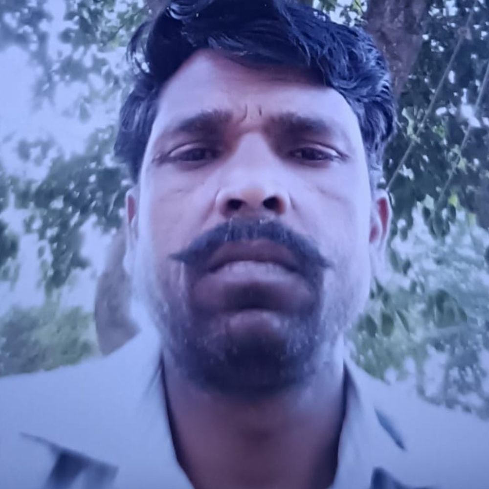 फर्रुखाबाद में करंट लगने से युवक की मौत:खेत में ट्रैक्टर-ट्रॉली बिजली लाइन की चपेट में आई, बेटा घायल